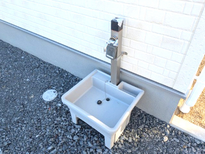 石岡市石岡　3期　新築戸建てのその他|立水栓付きです！ 
お車の洗車やガーデニング、家庭菜園などの際に重宝します♪