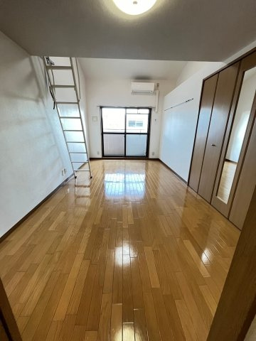 神戸市東灘区岡本２丁目の賃貸マンションの居間・リビング