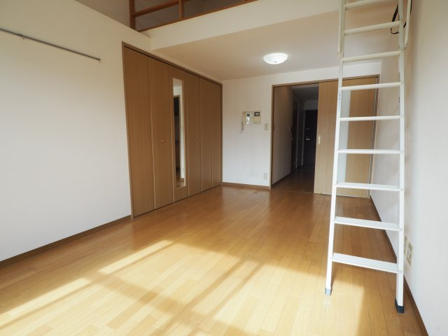 神戸市東灘区岡本２丁目の賃貸マンションの居間・リビング