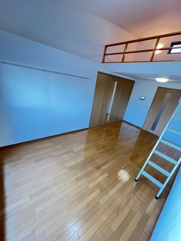 神戸市東灘区岡本２丁目の賃貸マンションの居間・リビング