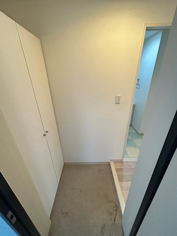西宮市丸橋町の賃貸マンションの玄関