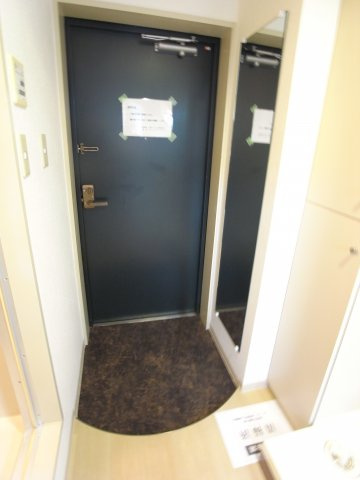 西宮市北昭和町の賃貸マンションの玄関