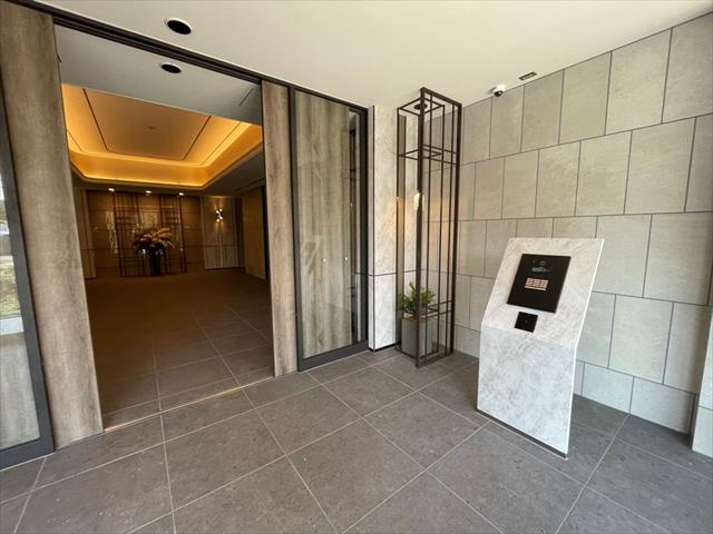 西宮市深津町の賃貸マンションのエントランス