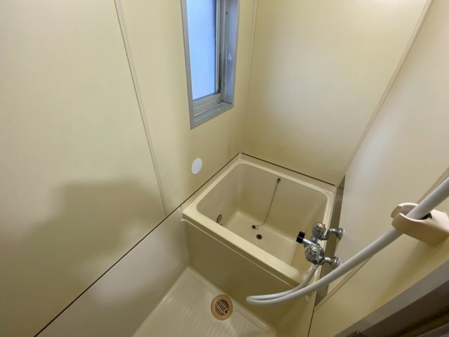 芦屋市呉川町のアパートの浴室