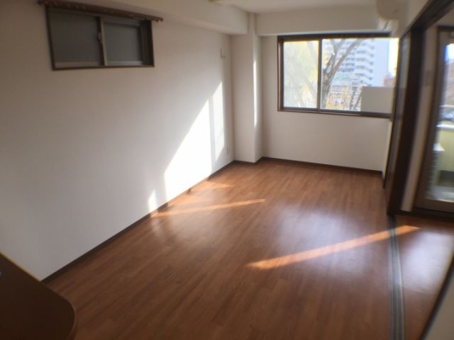 神戸市灘区城内通５丁目の賃貸マンションの居間・リビング