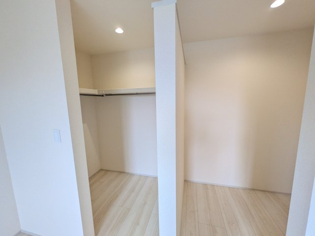 第1　石岡市旭台　新築戸建ての収納|衣類や季節ものバッグ、帽子などの小物もまとめて収納できる広々としたウォークインクローゼット♪