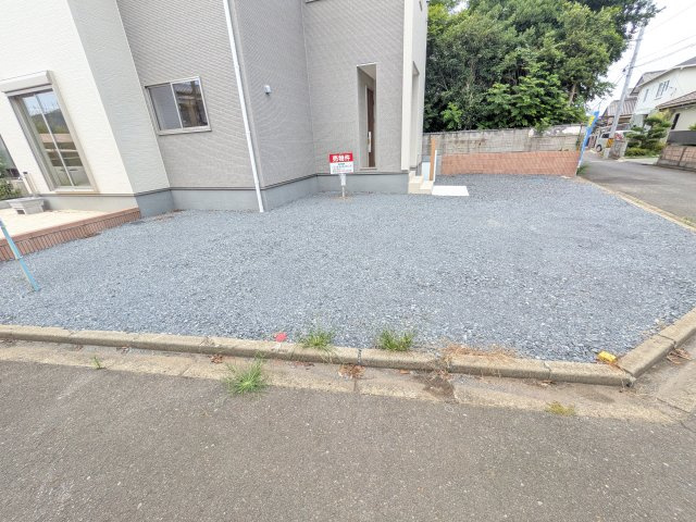 第1　石岡市旭台　新築戸建ての駐車場|駐車は5台可能です♪