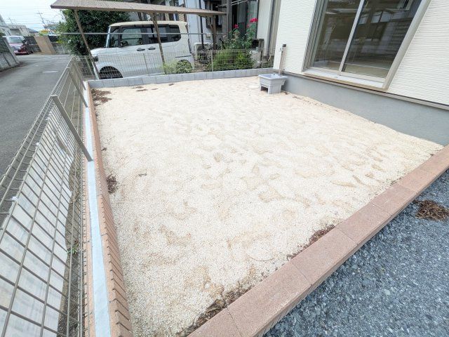 第1　石岡市旭台　新築戸建ての庭|日当たりや広さを現地で体感してください。理想のガーデニングや家庭菜園を始めてみませんか。