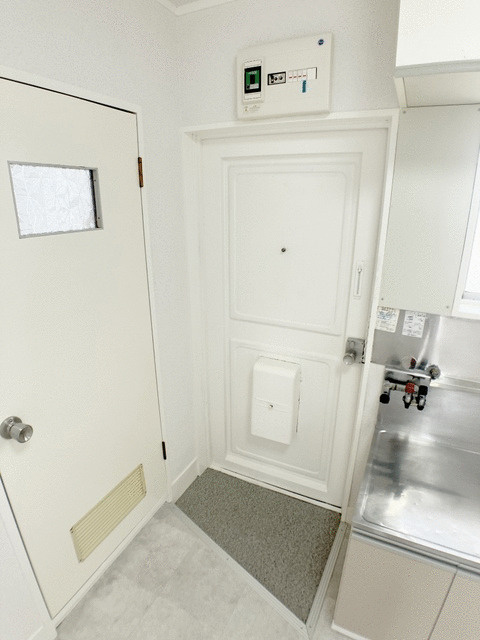 永島ビルの玄関