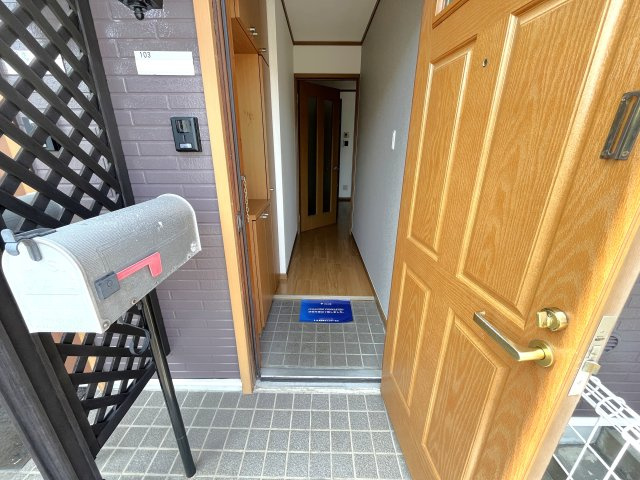 シャトレーゼ壱番館の玄関