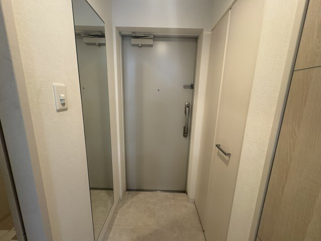 サンセール江坂の玄関