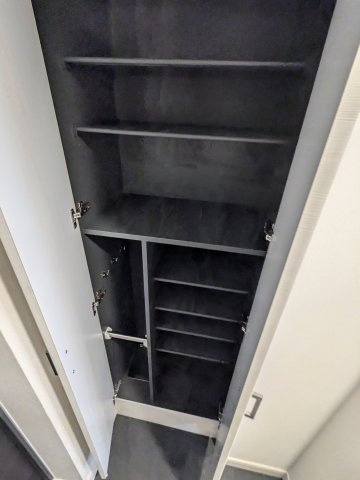 アドバンス名古屋モクシーの玄関|1502号室シューズボックス