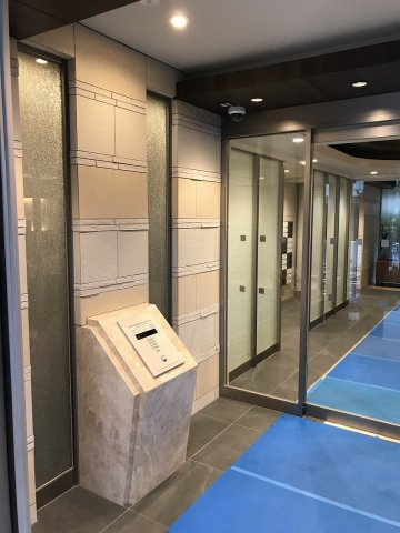 アドバンス名古屋モクシーのエントランス
