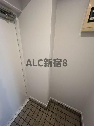 シェモワ新宿の玄関