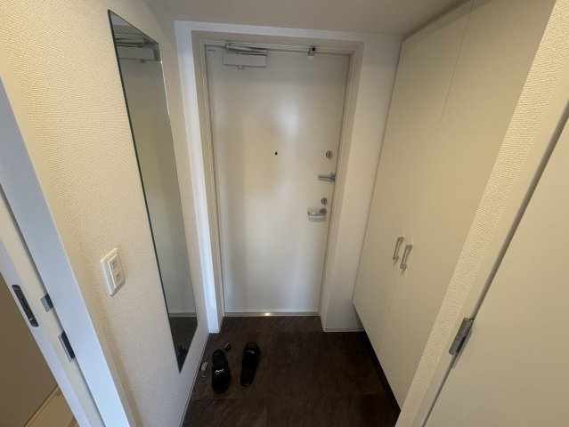 セレニテ江坂エクラの玄関