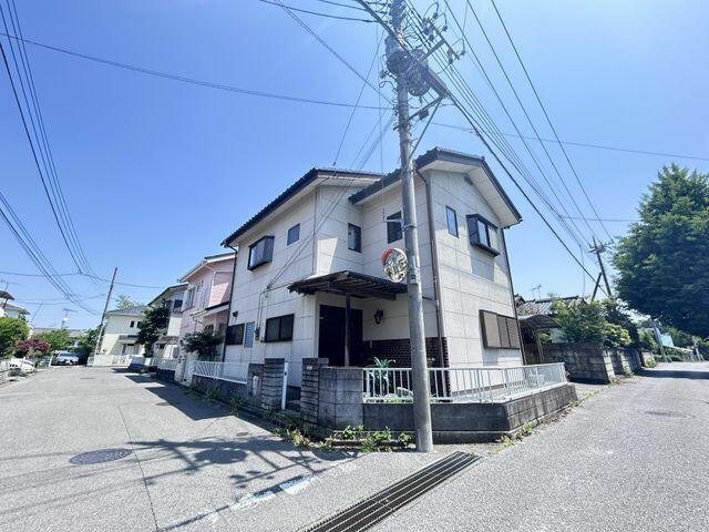 宇都宮市宝木町2丁目　5DK　中古住宅の前面道路含む現地写真