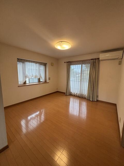 宇都宮市西川田町　4ＬＤＫ　中古住宅の居間・リビング