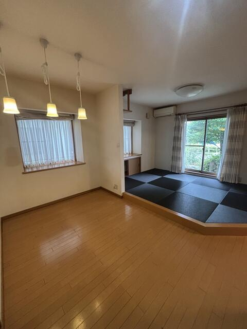 宇都宮市西川田町　4ＬＤＫ　中古住宅の居間・リビング