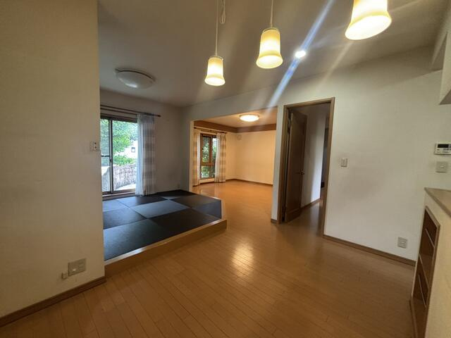 宇都宮市西川田町　4ＬＤＫ　中古住宅の居間・リビング