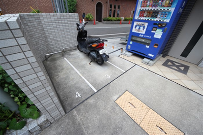 【駐車場】 | クリスタルグランツ大阪センターSt