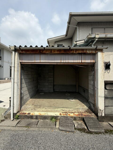 宇都宮市平松本町　4ＬＤＫ　中古住宅の駐車場|倉庫