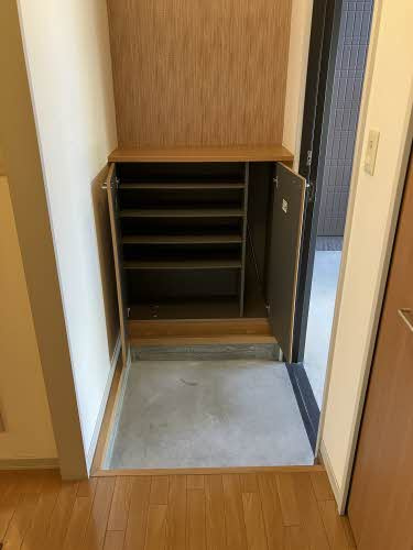 シャーメゾン愛宕山 B棟の玄関