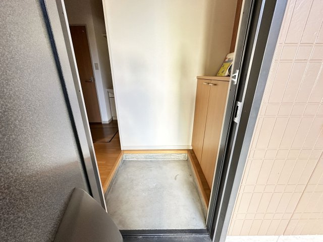 シャーメゾン愛宕山 B棟の玄関