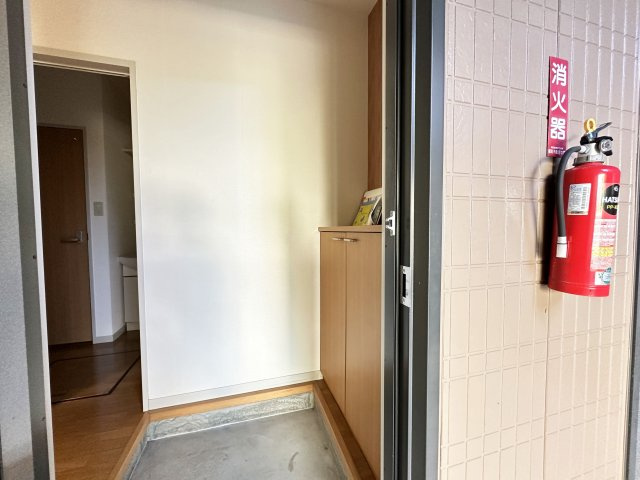 シャーメゾン愛宕山 B棟の玄関