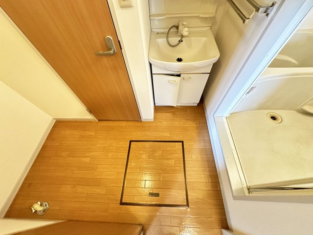 シャーメゾン愛宕山 B棟の洗面所