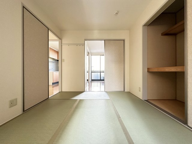 シャーメゾン愛宕山 B棟の和室