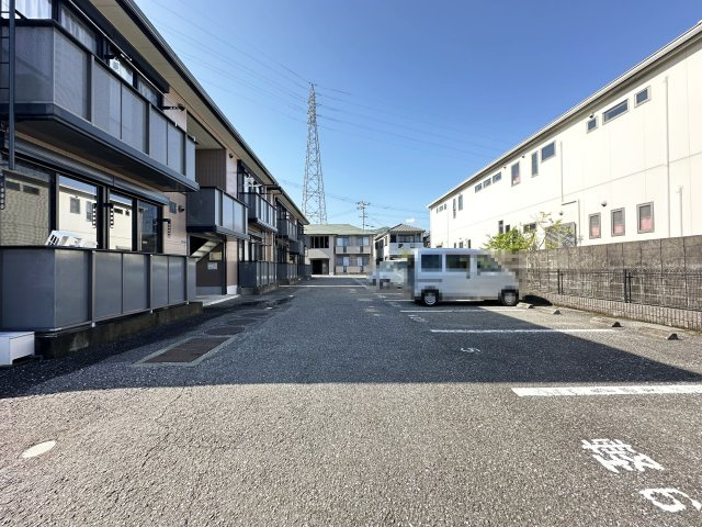 シャーメゾン愛宕山 B棟の駐車場