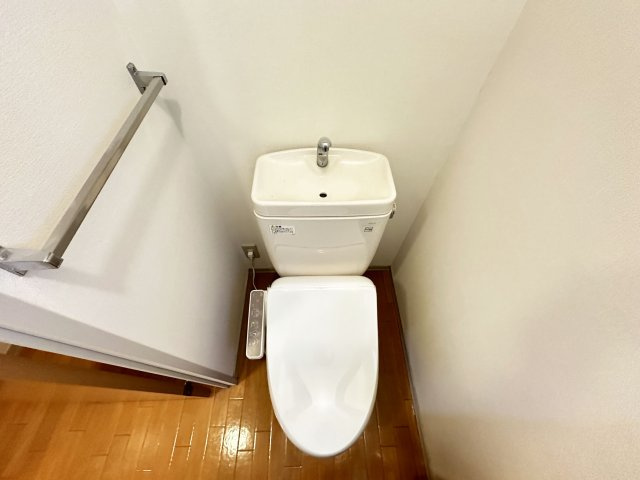 シャーメゾン愛宕山 B棟のトイレ