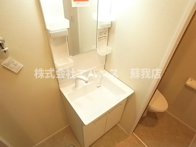 【独立洗面台】 | クレストコート葛城 | 隣の同型の物件写真になります。