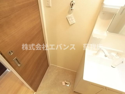 【洗面所】 | クレストコート葛城 | 隣の同型の物件写真になります。