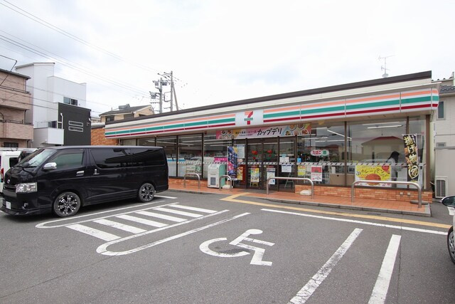 セブン－イレブン 富士見鶴瀬駅西通り店まで450ｍ