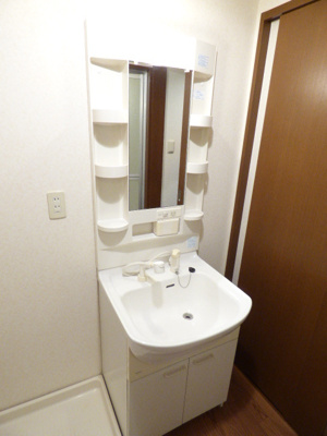 便利な洗髪洗面化粧台付きです♪