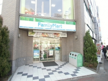 ファミリーマート新八柱駅前店まで750ｍ
