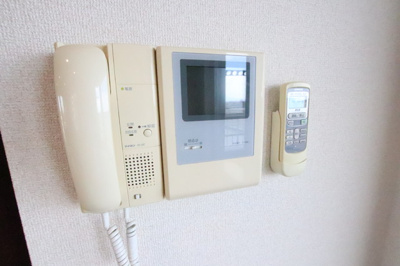 ★モニター付インターフォン・訪問者が確認できて安心です★