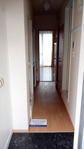 レオパレスエメラルドグリーンの玄関