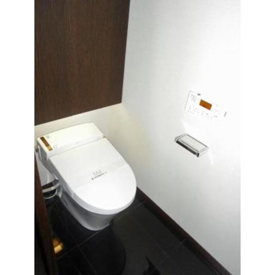 【トイレ】 | パークキューブ春日安藤坂 | ※写真は同タイプ住戸です。
