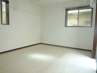 白を基調としたシックなお部屋♪