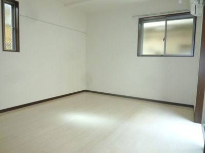白を基調としたシックなお部屋♪