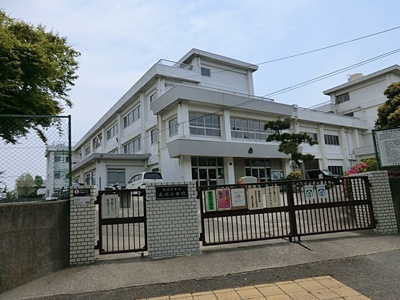 横須賀市立森崎小学校まで700ｍ