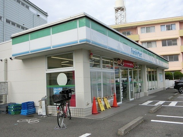 ヴェズレー・西中原の周辺|ファミリーマートまで450m