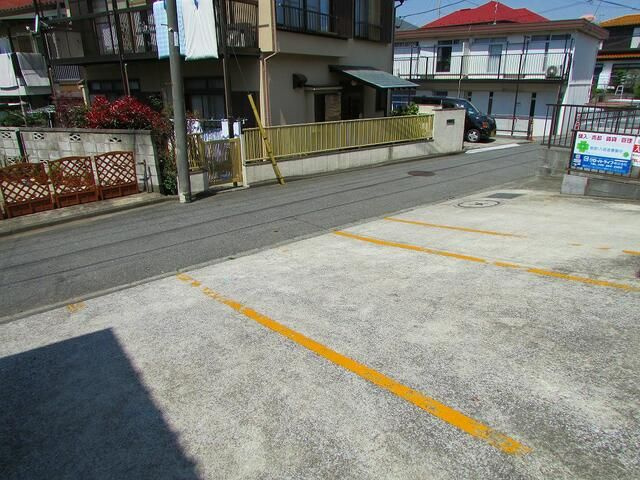 サカエハイツの駐車場