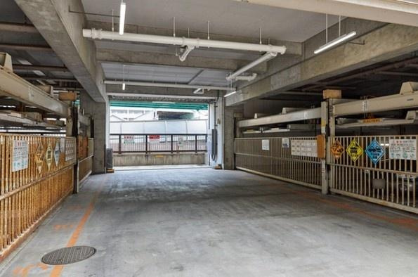 【駐車場】