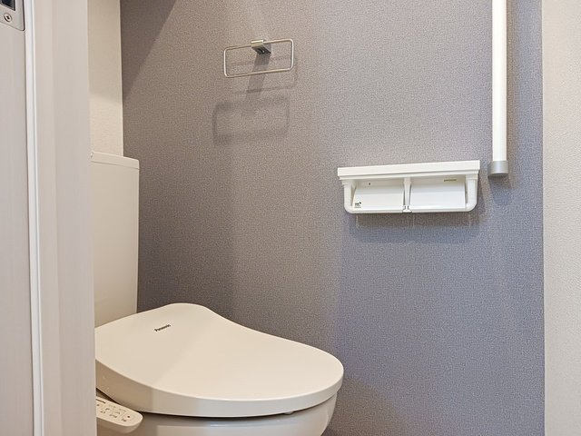 ベルフラワーＢのトイレ|ゆったりとした空間のトイレです