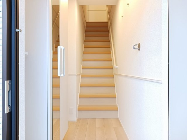ベルフラワーＢの玄関|収納もある玄関です