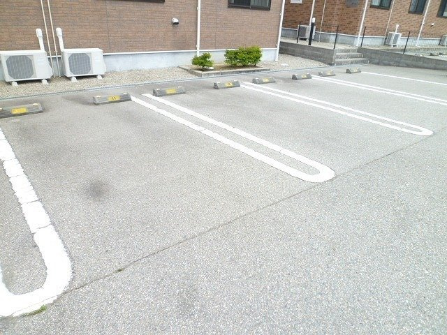 ＺＥＫＯＯ　ＨＹの駐車場|駐車場です
