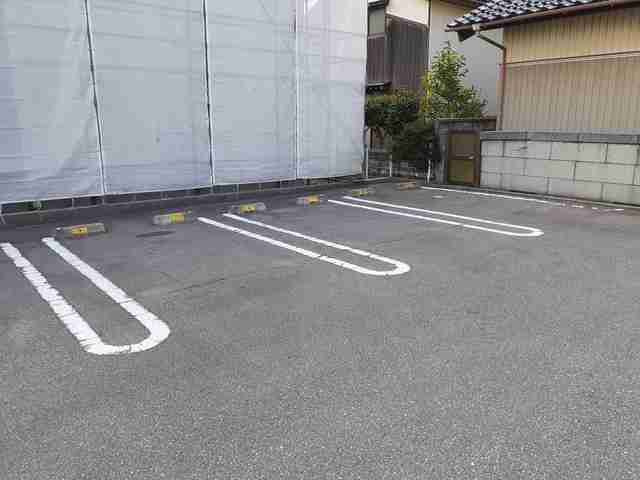 ラ・リューシュの駐車場|駐車場があるので、車を買う予定の方も安心です